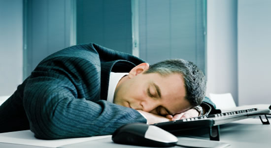 Descansar al medio día: aumento de productividad y reducción de accidentes en la empresa