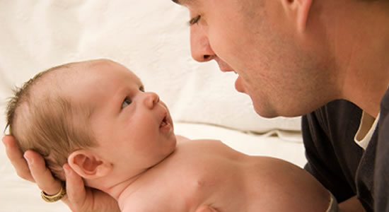 Licencia de paternidad debe disfrutarse los primeros días del nacimiento