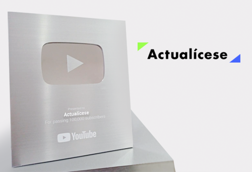 Nuestro canal de YouTube, Actualícese Video, obtiene la placa de plata